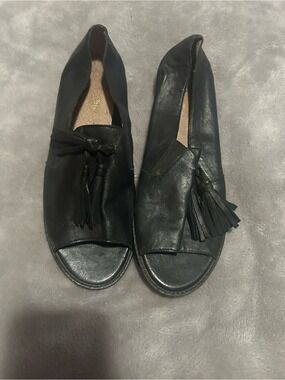 Seychelles Black Leather Peep-Toe Tassel Mules